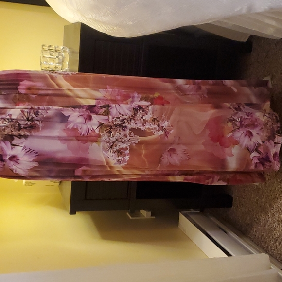 TOP DESIGN MAXI DRESS, size medium, pink/purple floral, soft and pretty. - Picture 12 of 14